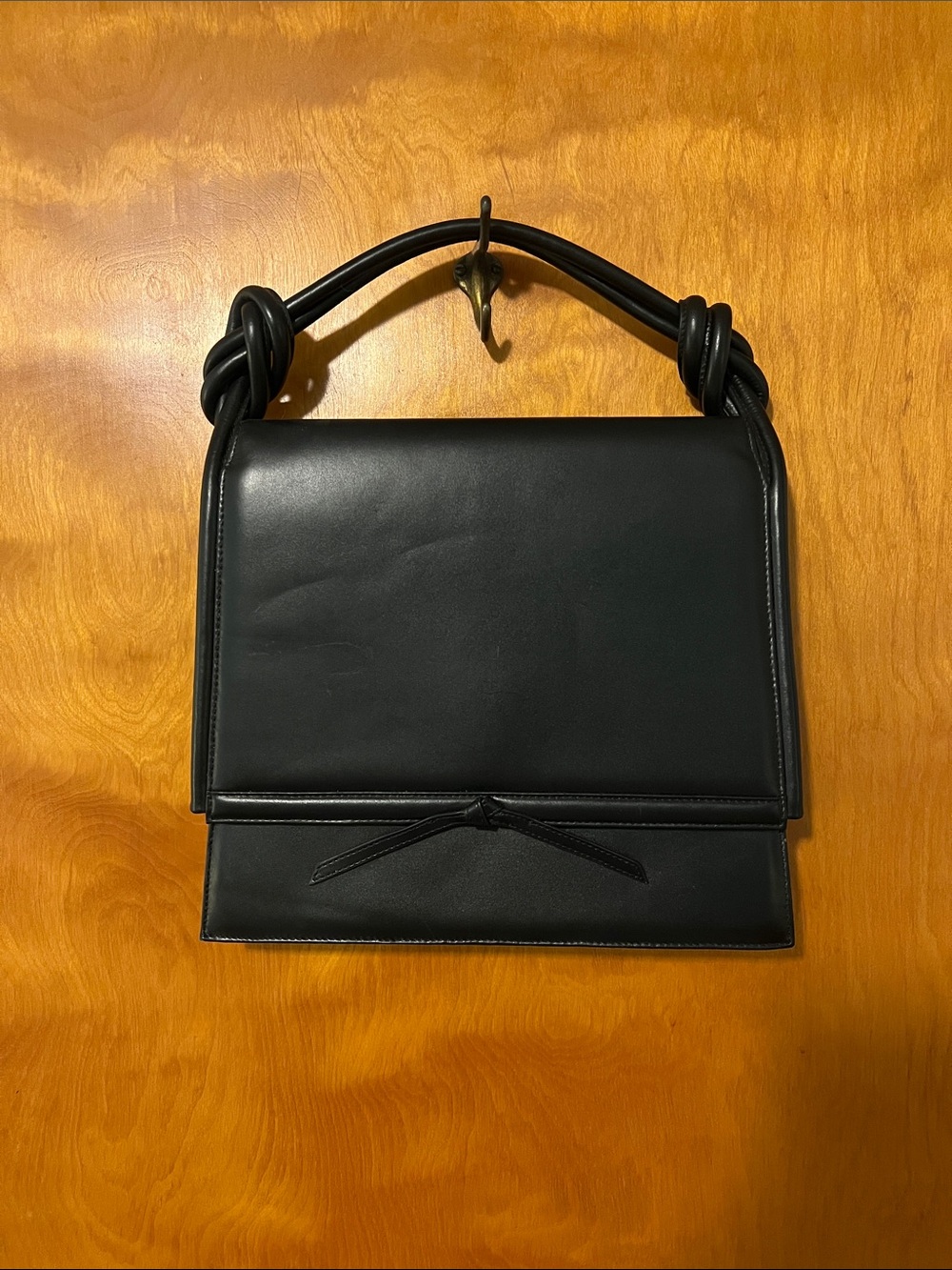 Structured Jacqueline Kennedy Black Leather Shoulder Bag with Knot-Detail Handle